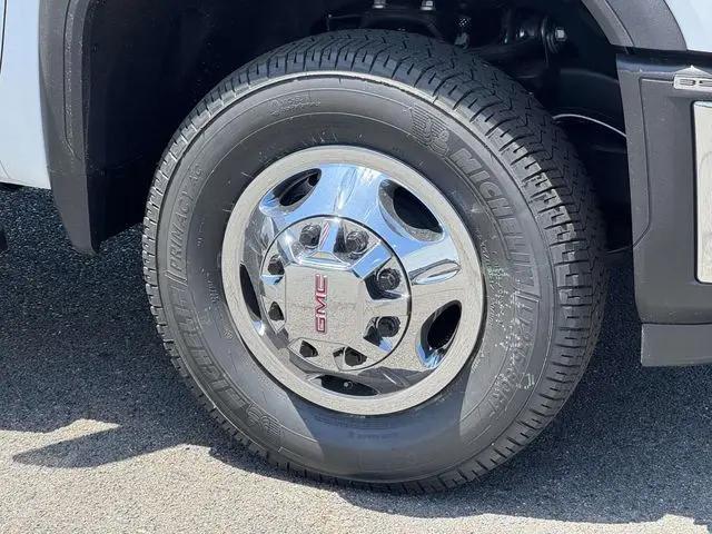 2026 GMC Sierra 3500HD Crew Cab, Long Bed, SLE Dual Rear Wheel, 4WD