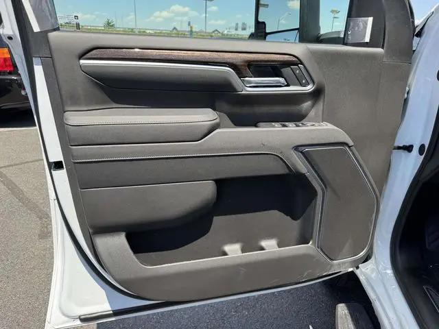 2026 GMC Sierra 3500HD Crew Cab, Long Bed, SLE Dual Rear Wheel, 4WD