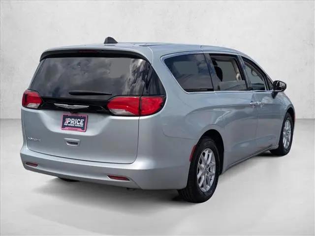 2022 Chrysler Voyager LX