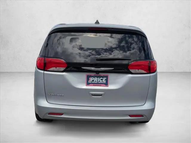 2022 Chrysler Voyager LX