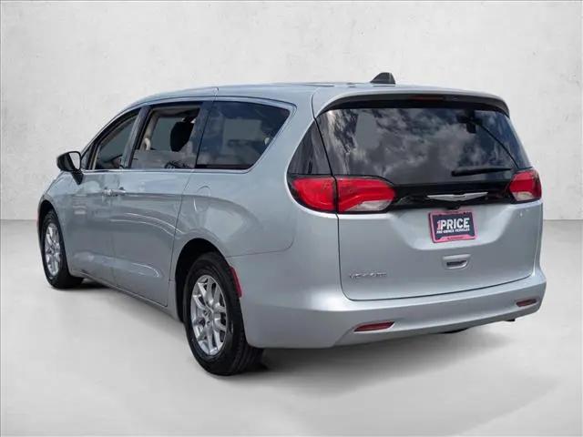 2022 Chrysler Voyager LX