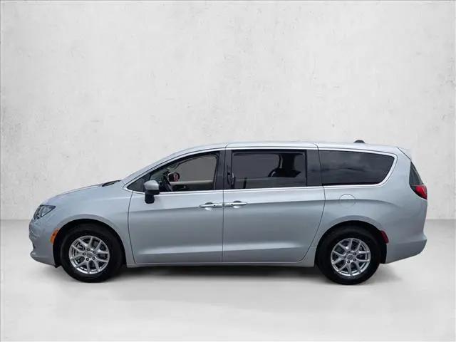 2022 Chrysler Voyager LX