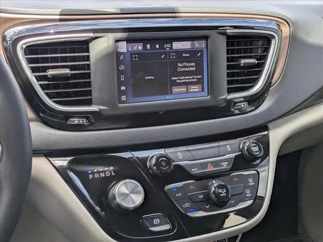 2022 Chrysler Voyager LX