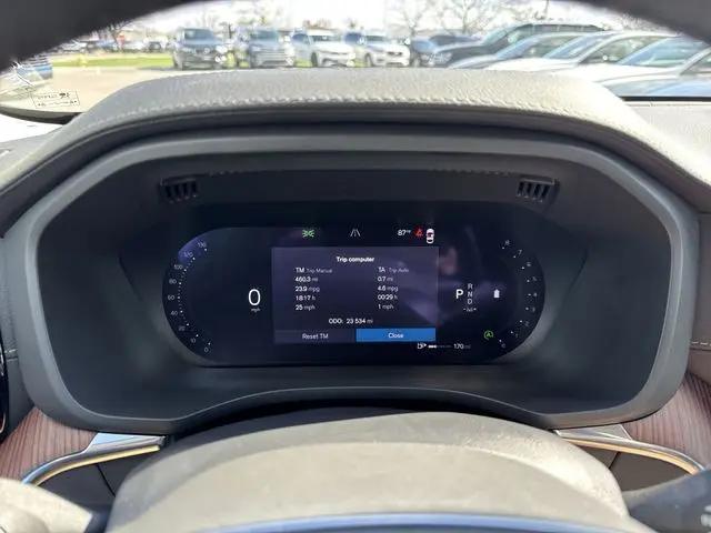 2024 Volvo XC60 B5 Ultimate Dark Theme