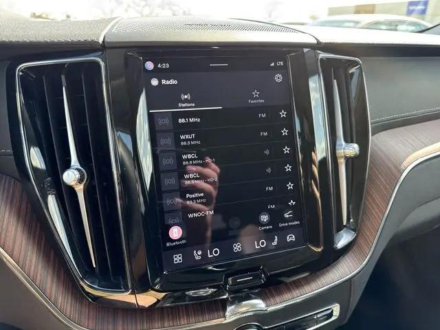 2024 Volvo XC60 B5 Ultimate Dark Theme