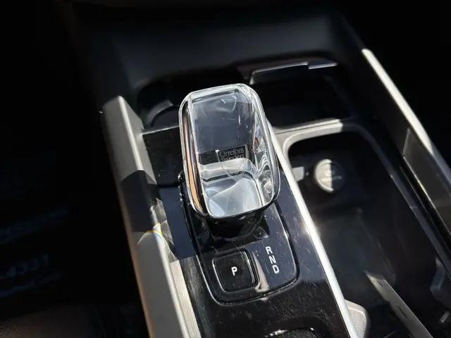 2024 Volvo XC60 B5 Ultimate Dark Theme