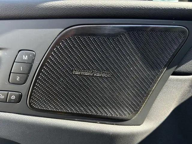 2024 Volvo XC60 B5 Ultimate Dark Theme