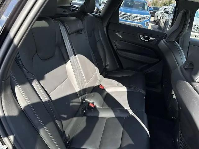2024 Volvo XC60 B5 Ultimate Dark Theme