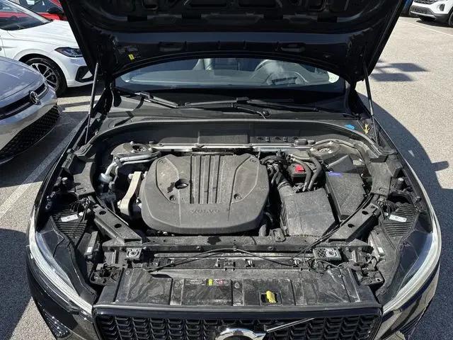 2024 Volvo XC60 B5 Ultimate Dark Theme