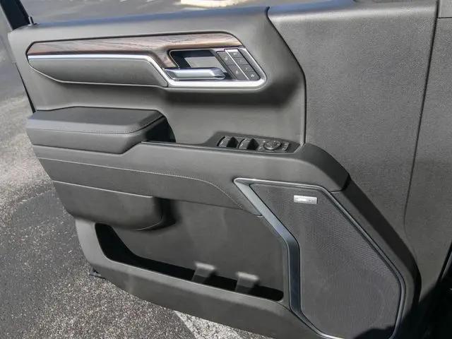 2026 GMC Sierra 1500 Crew Cab, Short Bed, SLT, 4WD