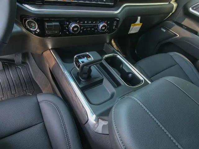 2026 GMC Sierra 1500 Crew Cab, Short Bed, SLT, 4WD