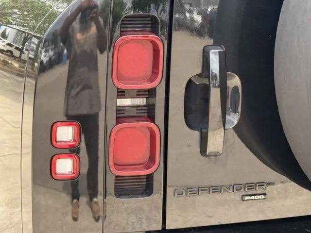 2023 Land Rover Defender 130 X-Dynamic SE