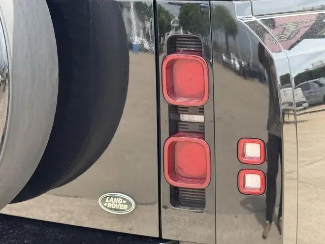 2023 Land Rover Defender 130 X-Dynamic SE