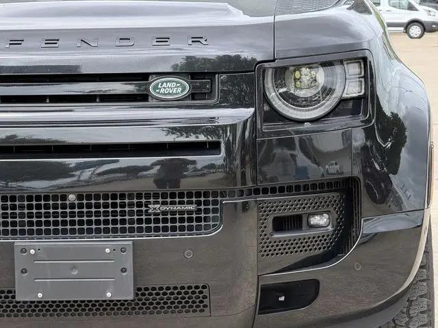 2023 Land Rover Defender 130 X-Dynamic SE