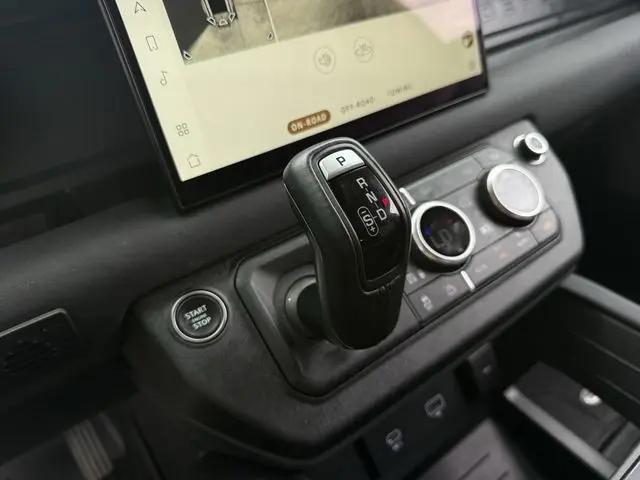 2023 Land Rover Defender 130 X-Dynamic SE