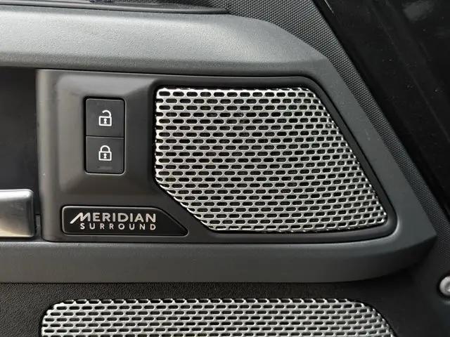 2023 Land Rover Defender 130 X-Dynamic SE