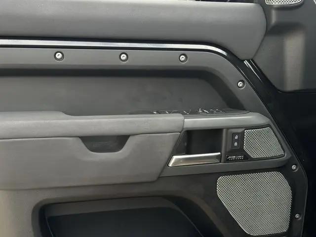 2023 Land Rover Defender 130 X-Dynamic SE