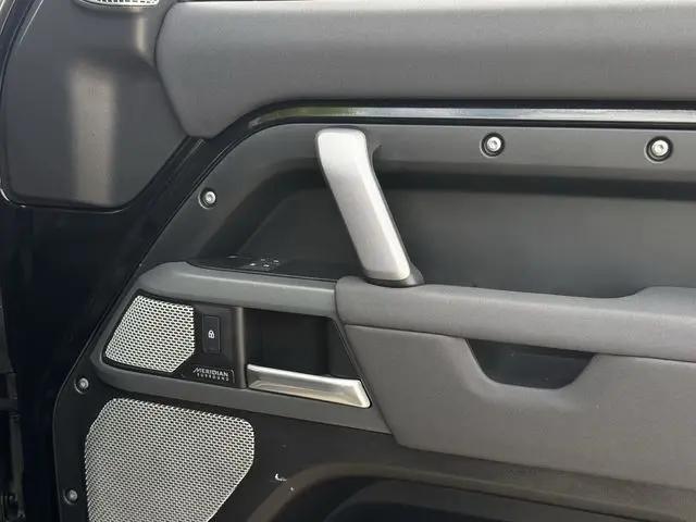 2023 Land Rover Defender 130 X-Dynamic SE