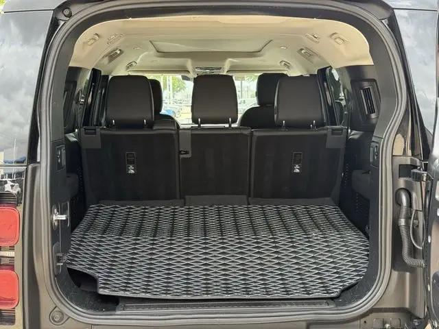 2023 Land Rover Defender 130 X-Dynamic SE