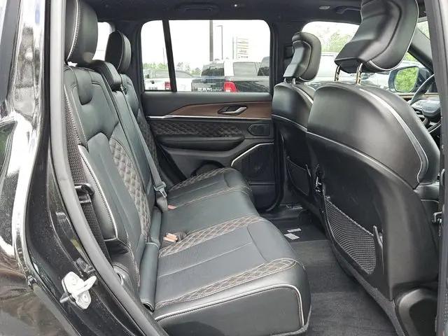 2025 Jeep Grand Cherokee Summit 4x4