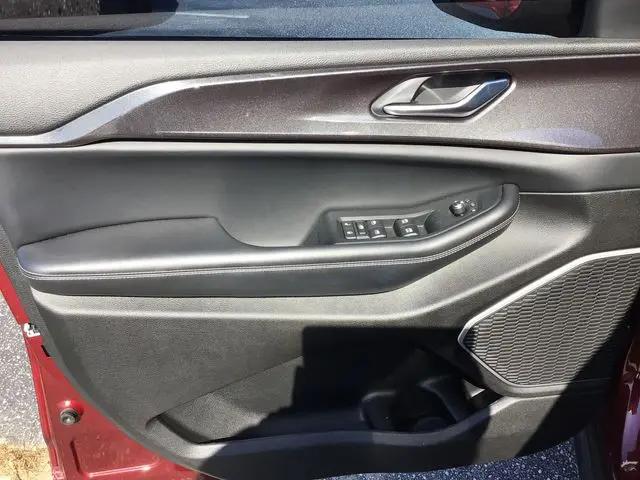 2022 Jeep Grand Cherokee L Laredo 4x2