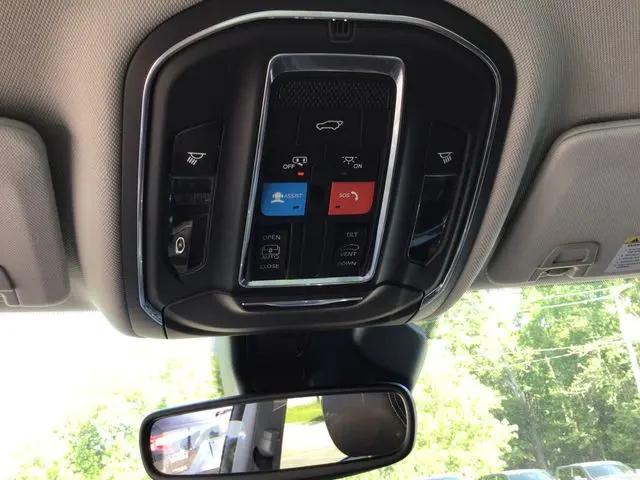 2022 Jeep Grand Cherokee L Laredo 4x2