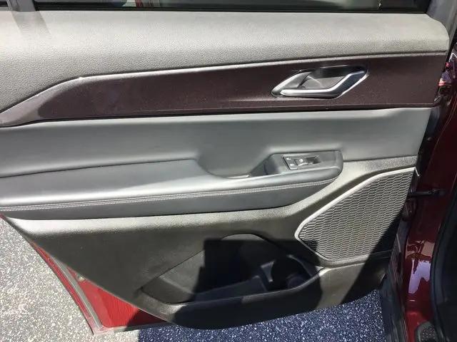 2022 Jeep Grand Cherokee L Laredo 4x2