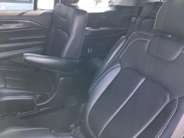 2022 Jeep Grand Cherokee L Laredo 4x2