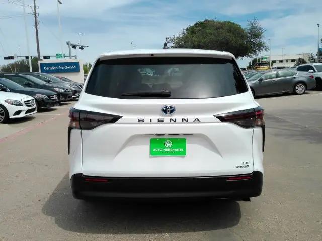 2023 Toyota Sienna LE