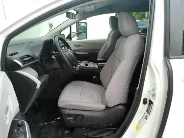 2023 Toyota Sienna LE