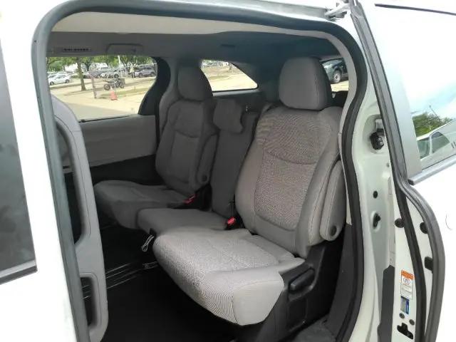 2023 Toyota Sienna LE