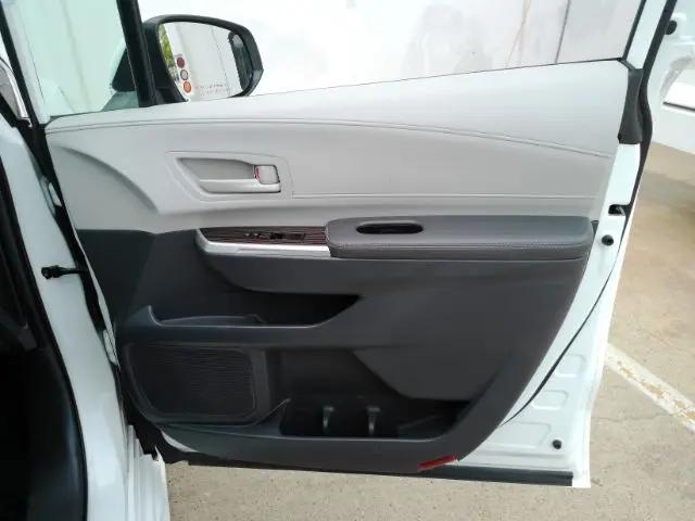 2023 Toyota Sienna LE
