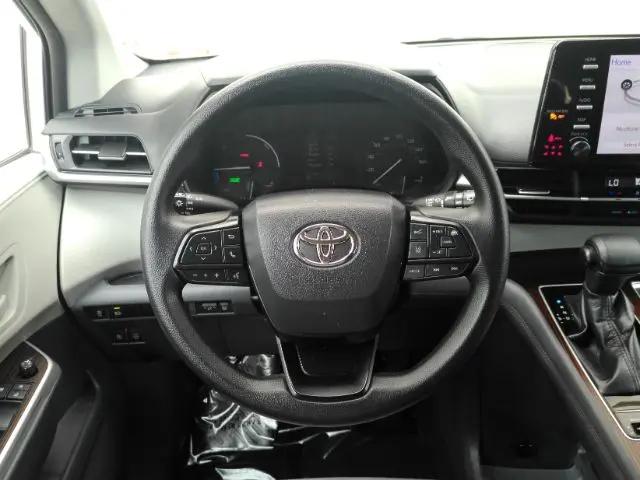 2023 Toyota Sienna LE