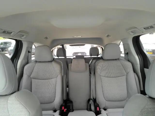 2023 Toyota Sienna LE