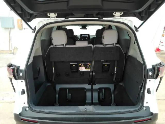 2023 Toyota Sienna LE