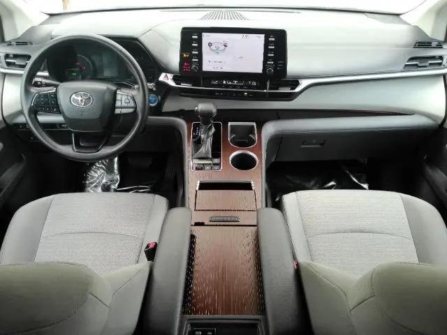 2023 Toyota Sienna LE