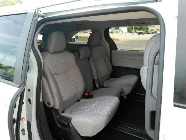 2023 Toyota Sienna LE