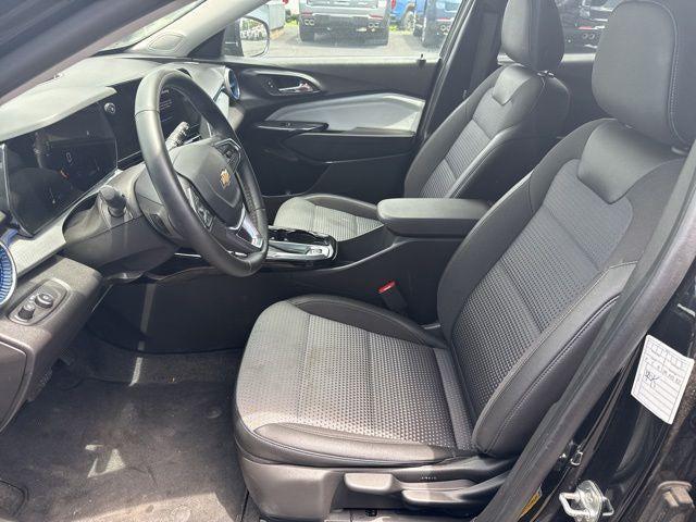 2025 Chevrolet Trax FWD LT