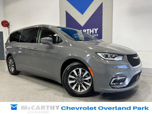 2022 Chrysler Pacifica Hybrid Touring L for sale in Overland Park, KS