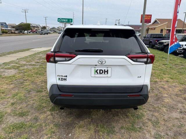 2020 Toyota RAV4 LE