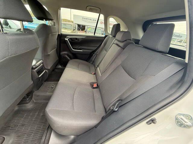 2020 Toyota RAV4 LE