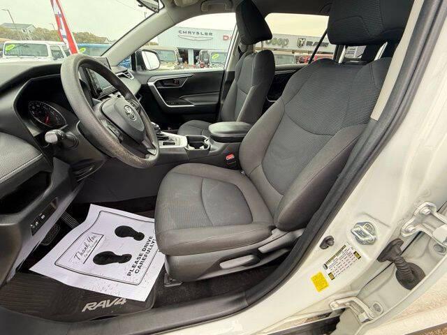 2020 Toyota RAV4 LE
