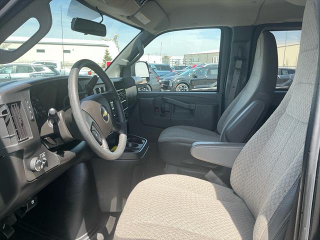2025 Chevrolet Express Passenger RWD 3500 Extended Wheelbase LS