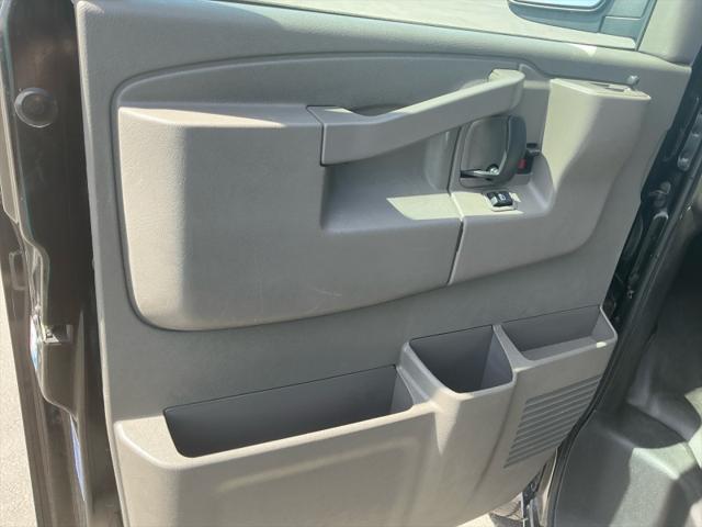 2025 Chevrolet Express Passenger RWD 3500 Extended Wheelbase LS