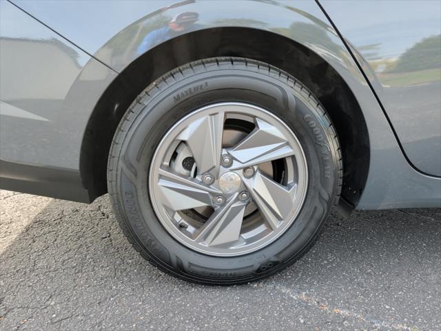 2024 Hyundai Elantra SE