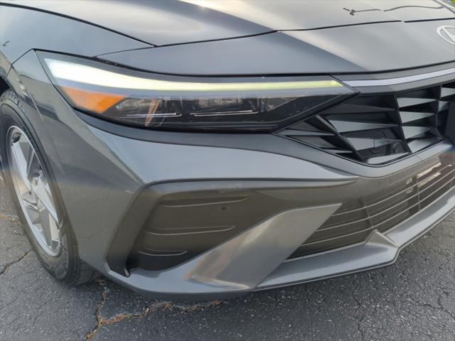 2024 Hyundai Elantra SE