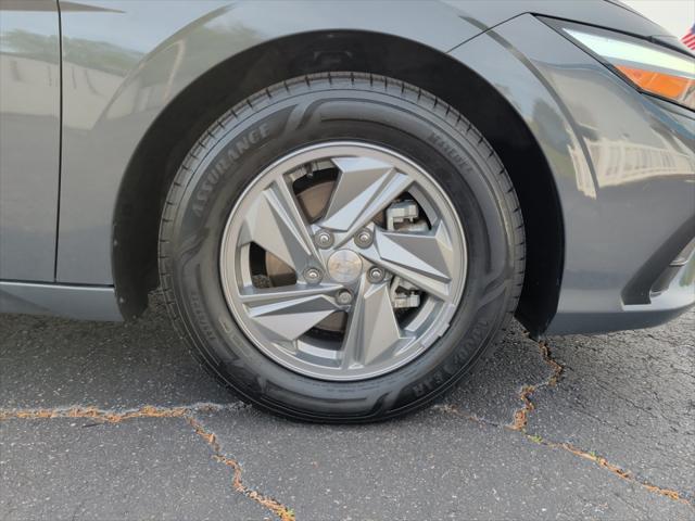 2024 Hyundai Elantra SE