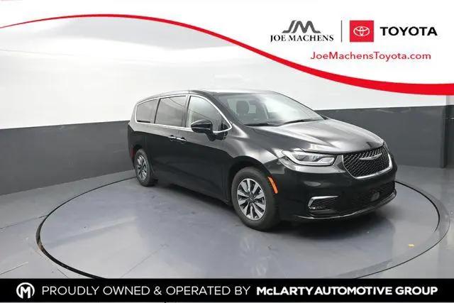 2024 Chrysler Pacifica Hybrid Select for sale in Columbia, MO