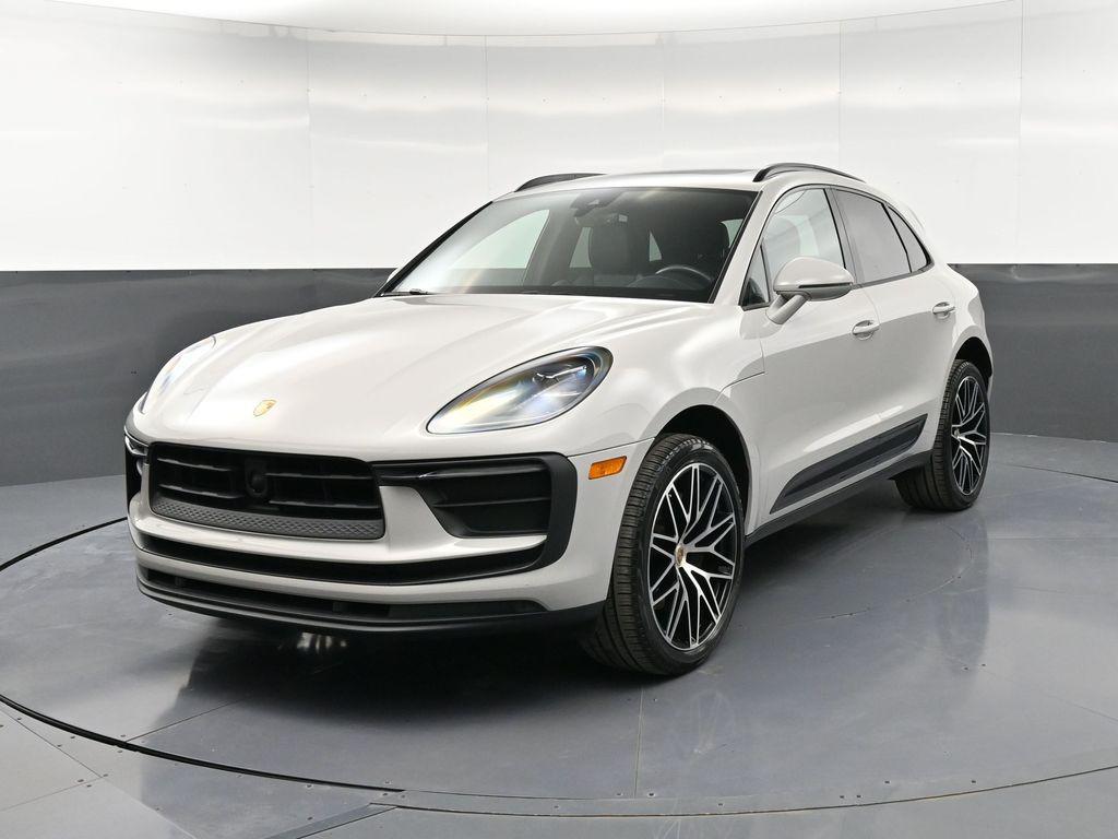 /2023 Porsche Macan