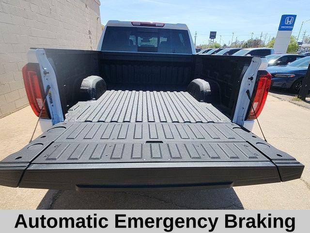 2026 GMC Sierra 1500 Crew Cab, Standard Bed, SLT, 4WD